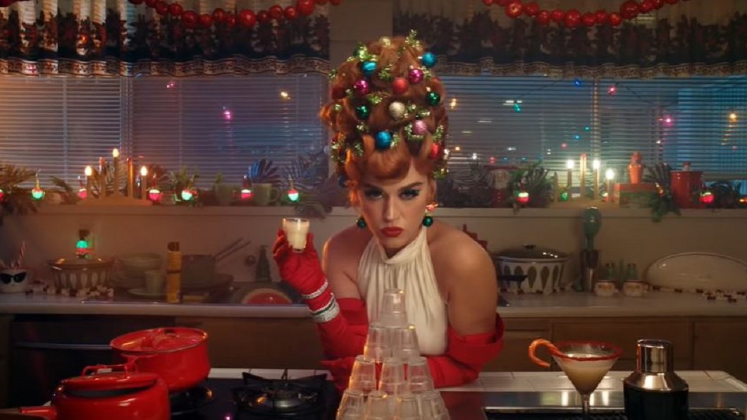 圖/翻攝自Katy Perry - Cozy Little Christmas YouTube