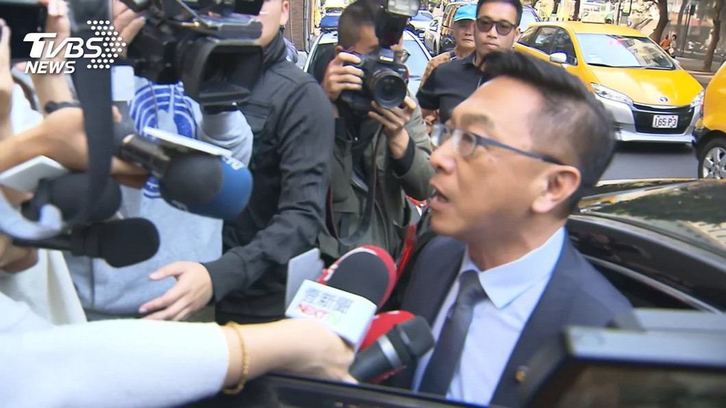 警局應訊走車道!挨批特權 陳宜民正門離開