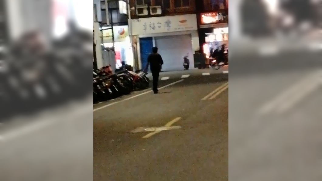 夜歸走路別低頭 板橋驚現持刀黑衣怪客低喃閒晃
