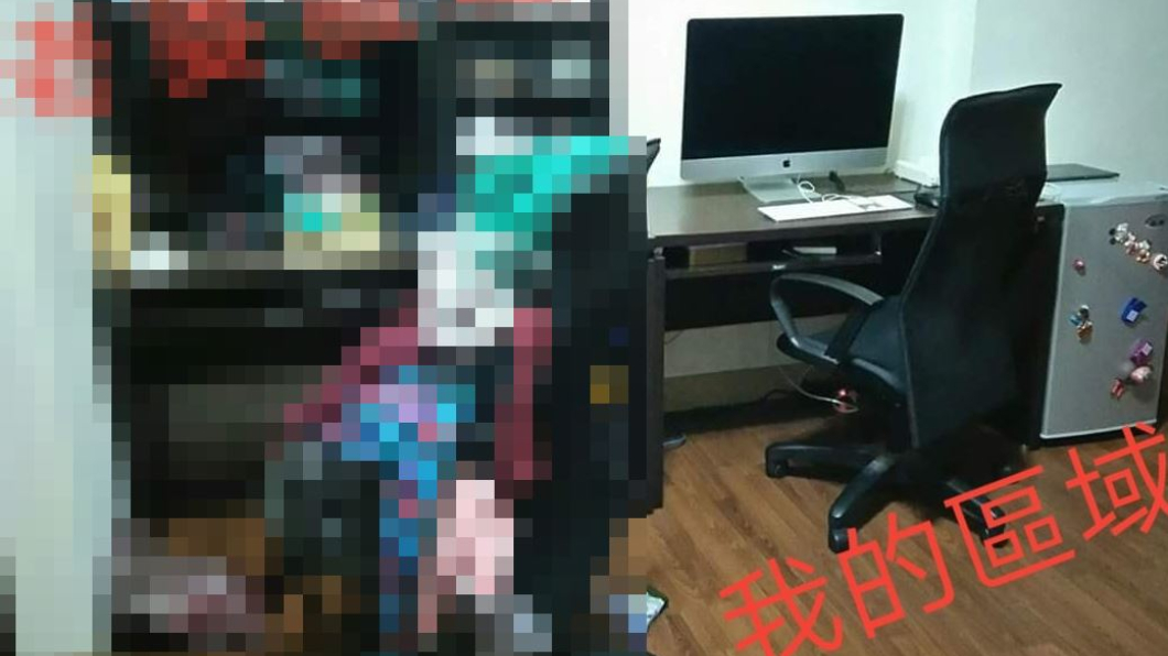 老婆電腦桌驚現「怪獸椅」 夫搖頭嘆:強烈對比