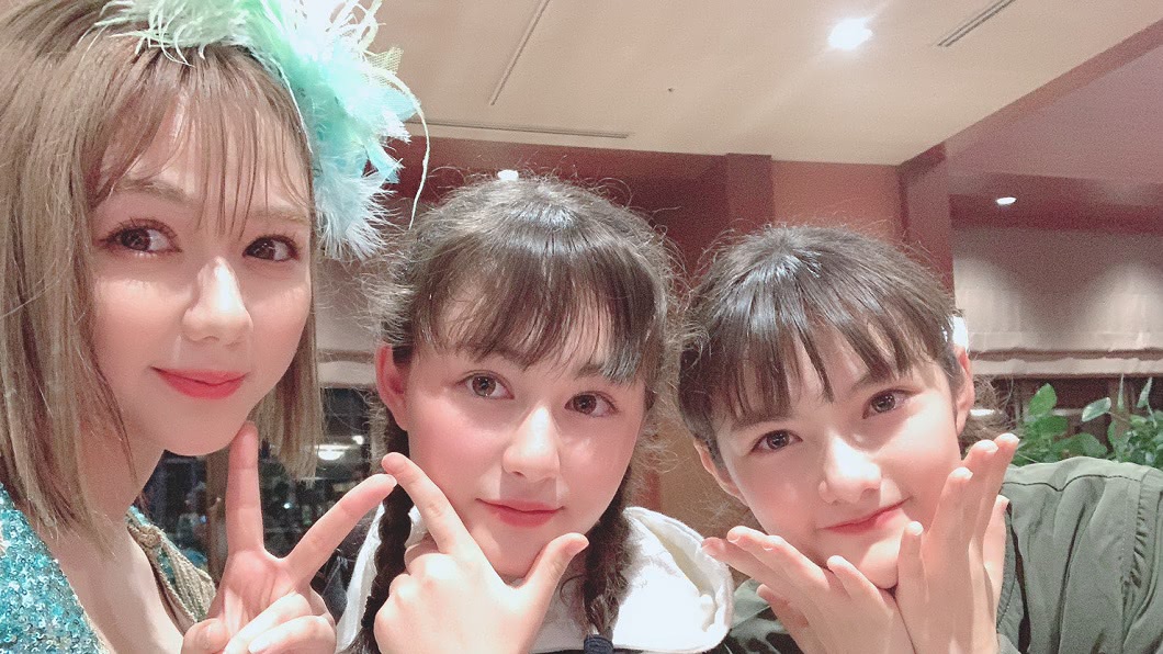 村重杏奈曬出她們3姊妹的合照,驚人顏值讓網友看到既羨慕又忌妒。(圖/翻攝自推特)