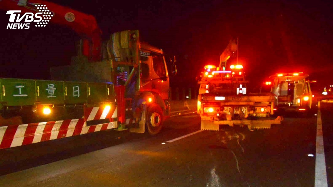 疑未保持安全距離釀連環車禍　2人遭拋飛車外重傷不治