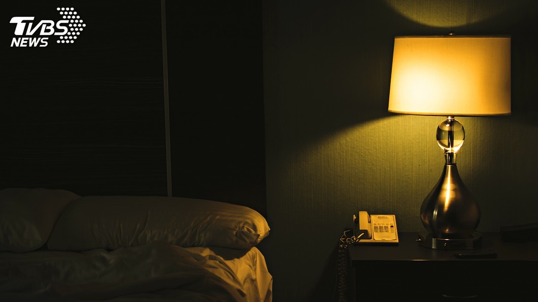 藍光有礙睡眠? 英國研究:黃光讓人保持清醒