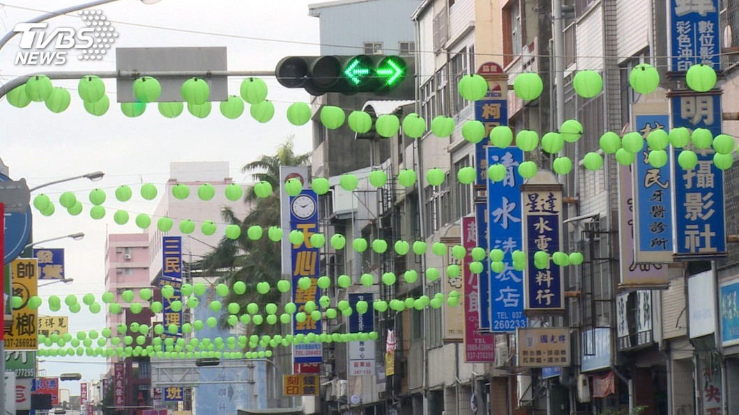 「綠燈籠」引發聯想 苗市公所:五行燈籠無關選舉
