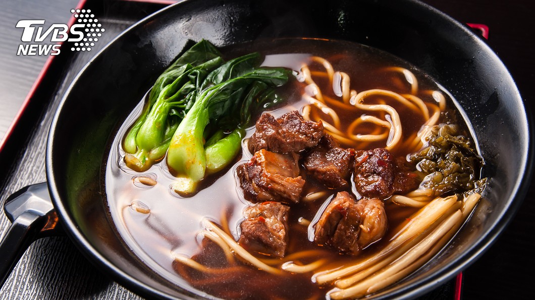阿婆站牛肉麵店門口「激動不敢說話」…背後原因逼哭萬網