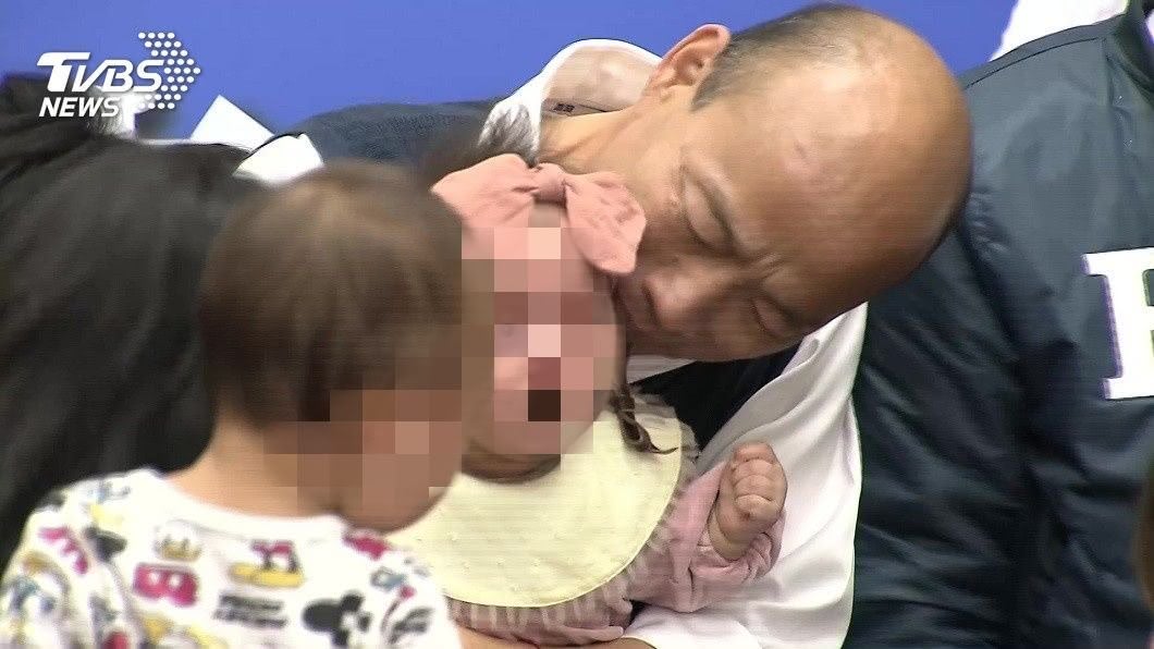 網友轉貼「韓導未經父母同意親抱嬰孩」挨告 判決出爐