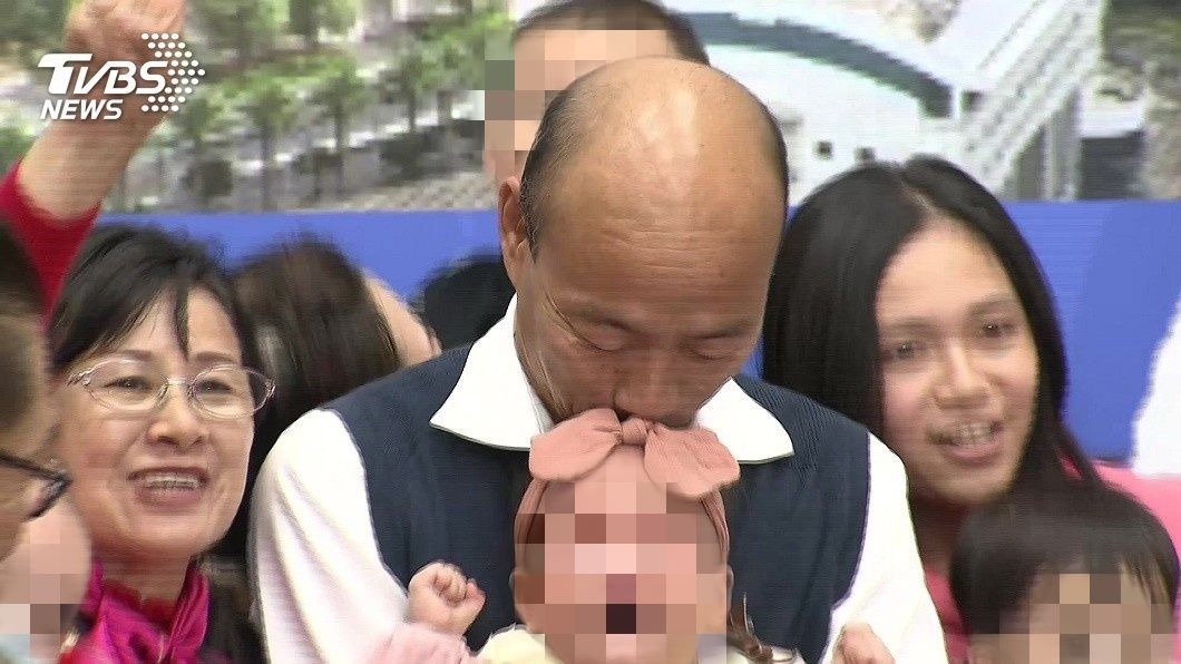 一抱女嬰狂哭…韓國瑜親頭安撫 醫喊「母湯」曝恐怖案例