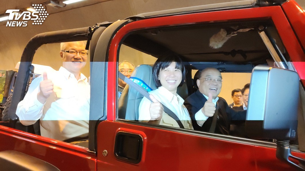南迴改通車 蘇貞昌開車載第一線工程人員巡禮