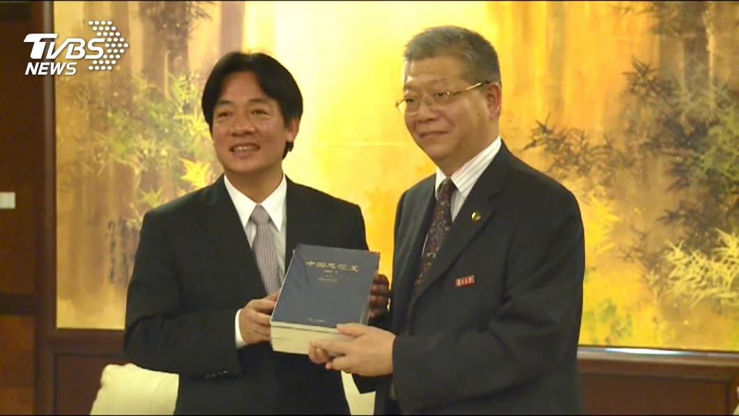 總統賴清德在台南市長任內曾訪問上海,賴清德與復旦大學校長楊玉良(右)等人座談。(圖/TVBS)