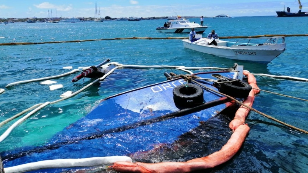 達爾文進化論群島 沉船漏油釀生態危機