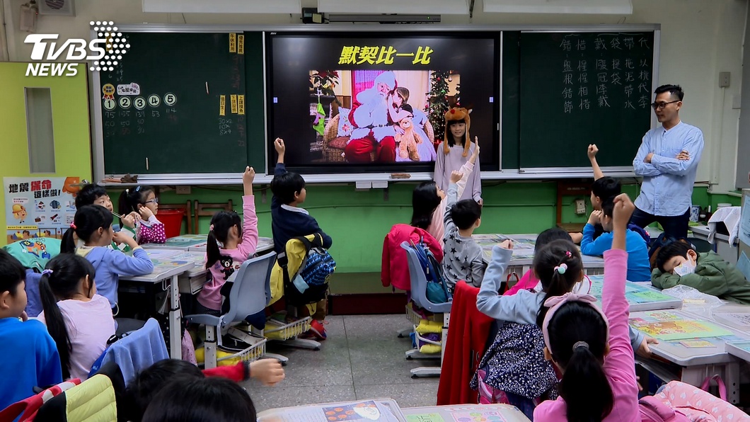 快訊／小年夜彈性放假　2/15補班中小學要上課