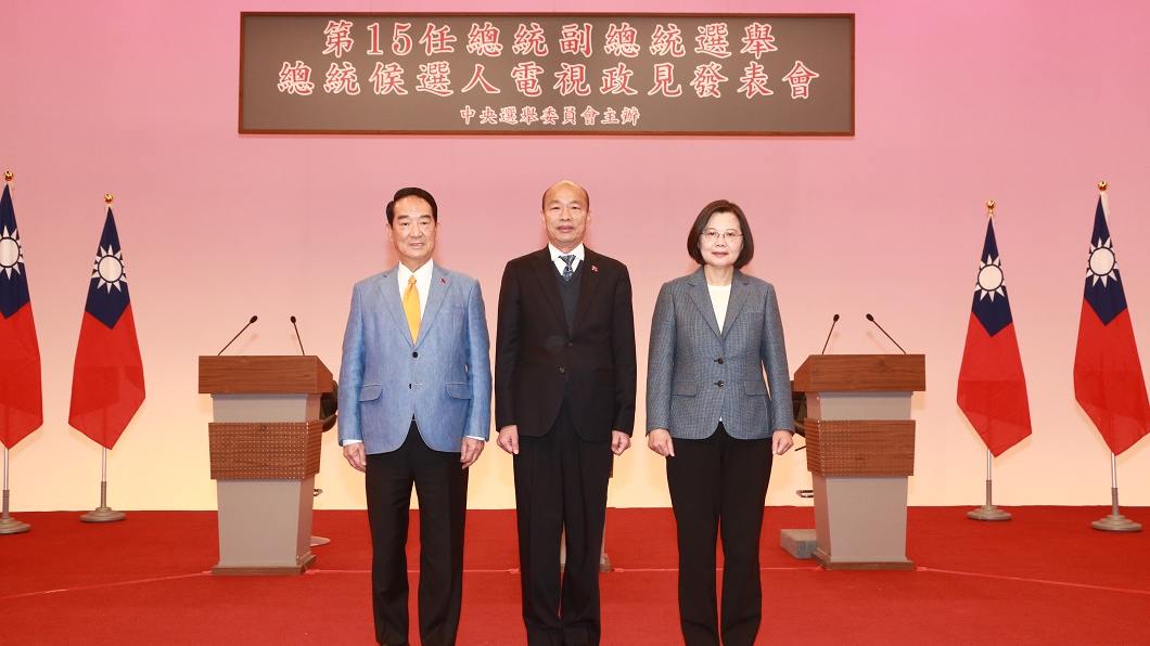 蔡英文諷韓國瑜:台灣正乘風破浪,他卻坐在浴缸當大海