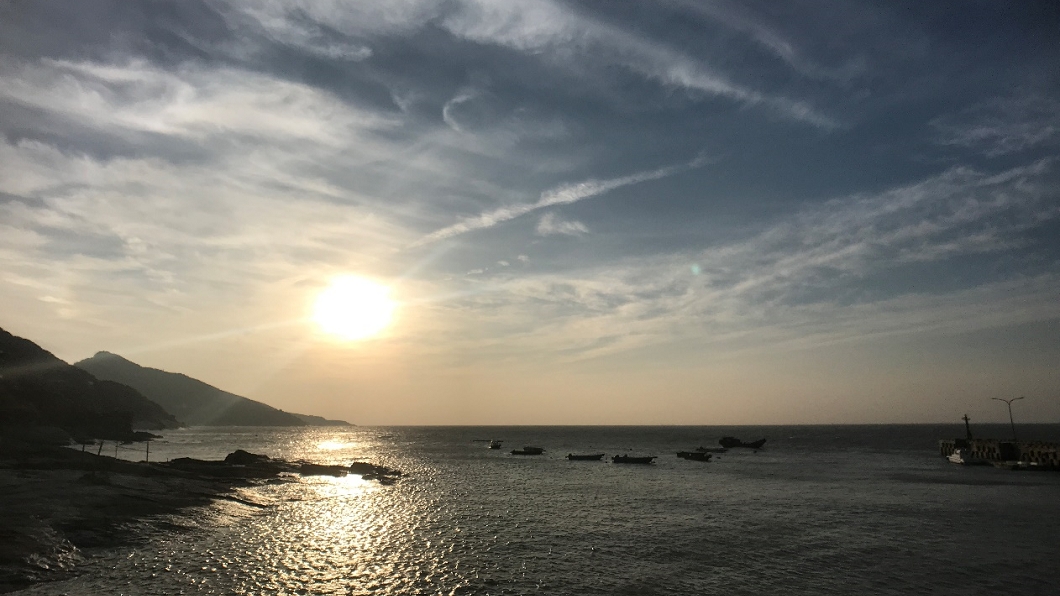 連江縣北竿想橋仔村夕陽美景。圖/連江縣交通旅遊局提供