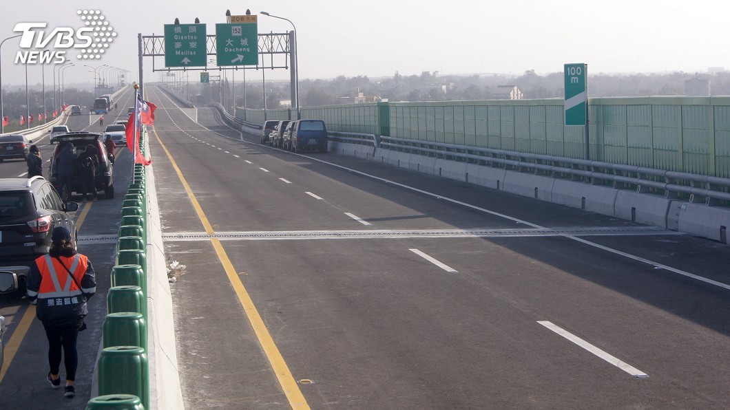 西濱公路大城芳苑段通車 可望疏解國道車流