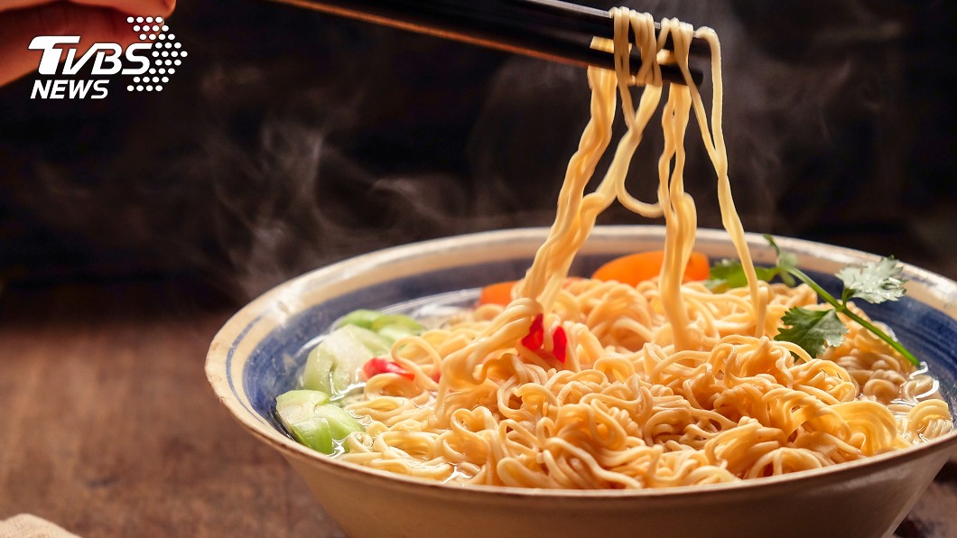 請隊友把麵加熱…她一看傻眼 網勸:母湯吃啊!
