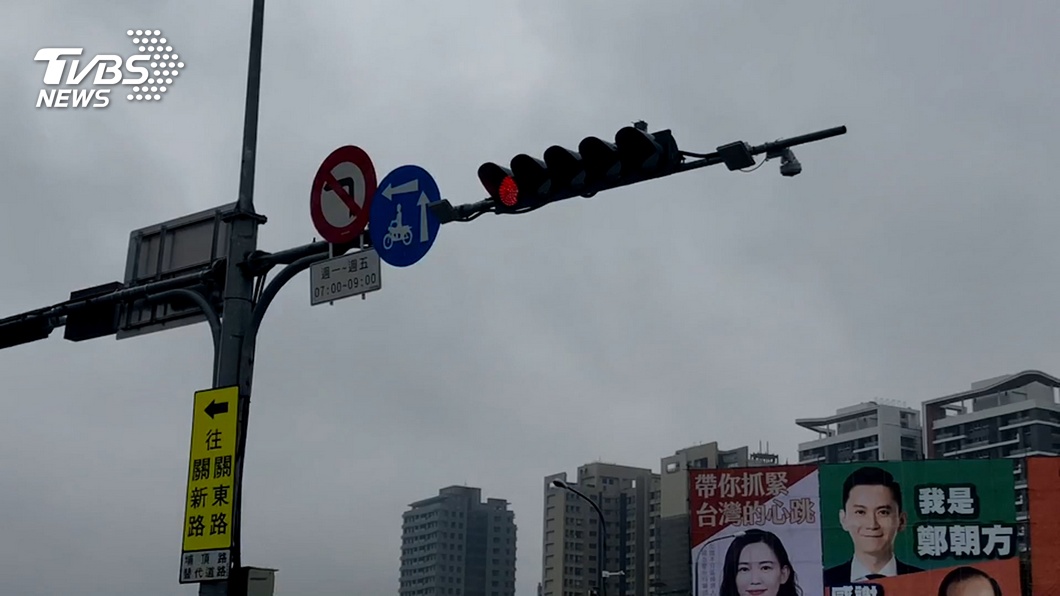 等到海枯石爛!15分鐘的「紅燈」 民眾傻眼