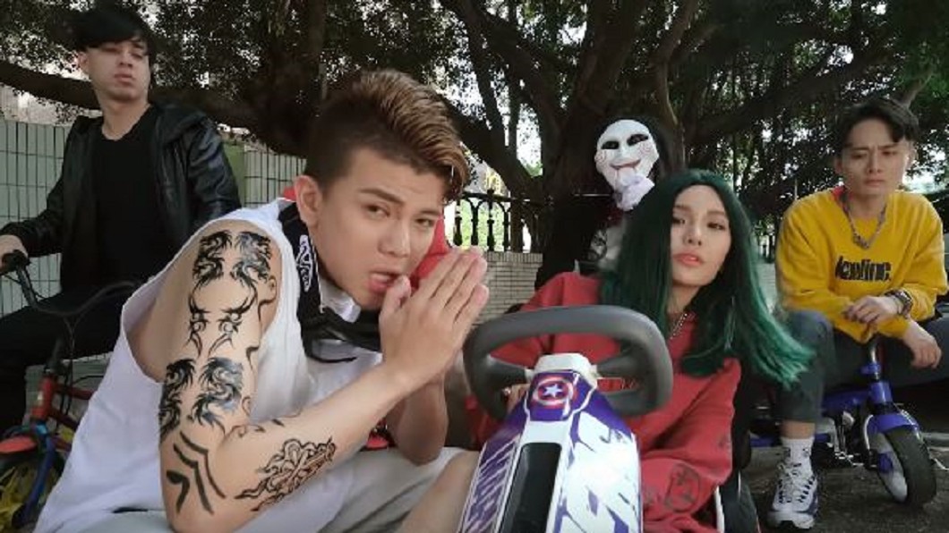 反骨男孩搞笑洗腦歌 掉手機心聲有共鳴