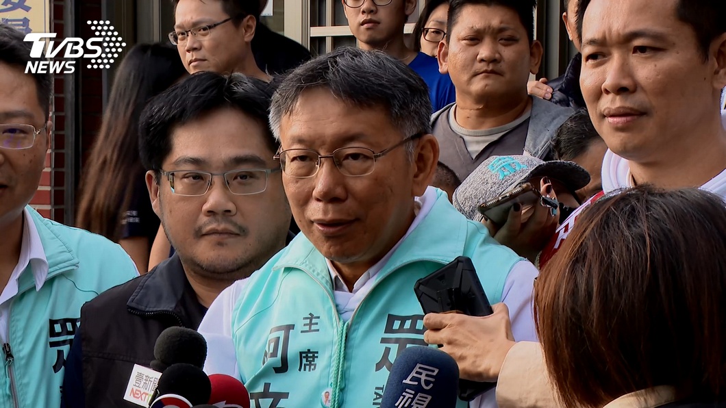 韓國瑜辯論飆媒體　柯P狂笑11秒吐不出話