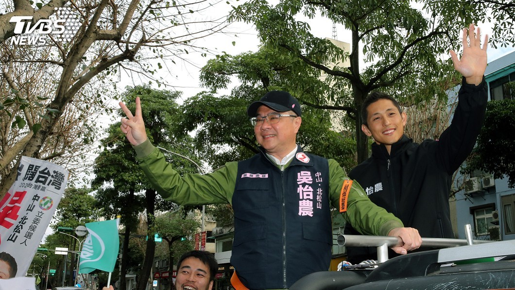 陪立委候選人吳怡農掃街 卓榮泰透露背後小故事