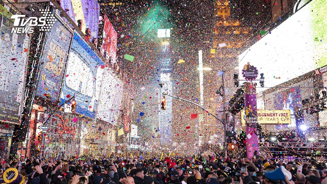跨年壓軸紐約市 150萬人齊倒數看水晶球降下