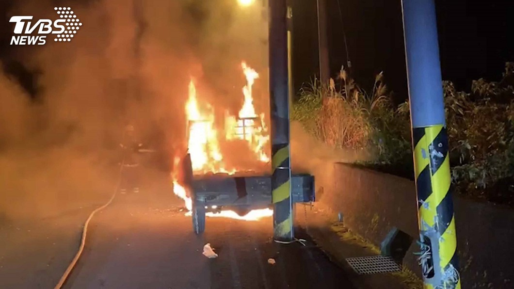 銅鑼暗夜火燒車駕駛失蹤 車主驚:不知道誰開走的