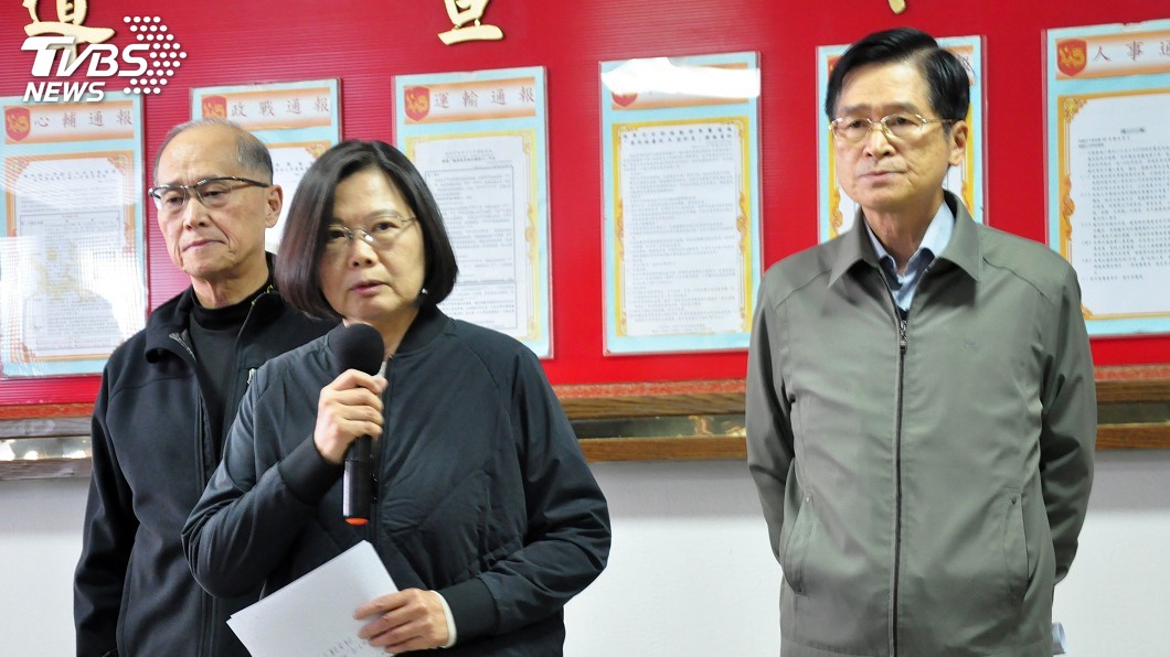 黑鷹直升機失事　蔡總統慰問參謀總長沈一鳴遺孀