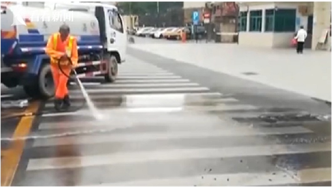 1歲娃車禍跌倒急送醫　醫師檢查竟是燒傷看傻眼