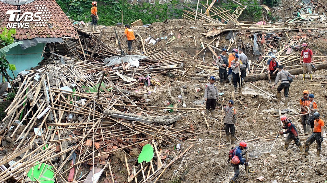 印尼雅加達5層樓建築塌陷 至少8傷多人受困