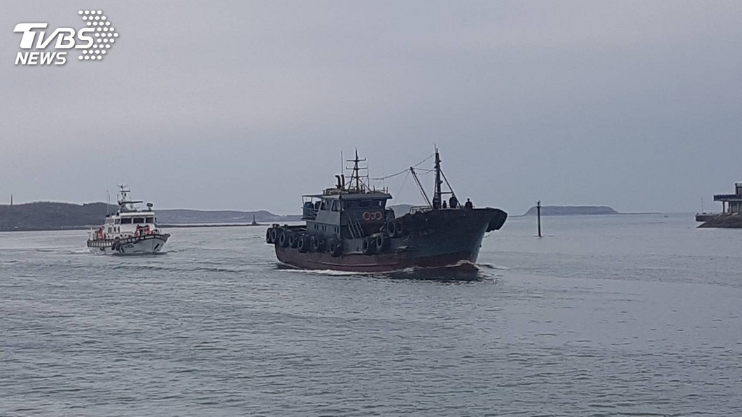 澎湖海巡查扣大陸油補船 人員船隻檢疫消毒