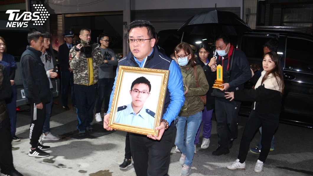 家屬盼黃聖航骨灰永伴總長 軍方允同安葬五指山