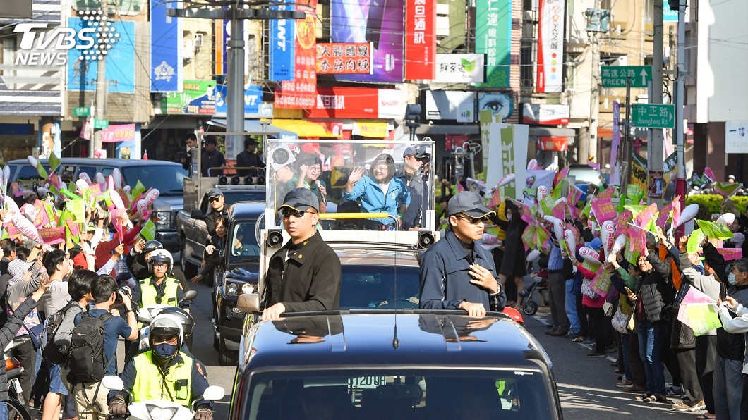 選前最後衝刺! 蔡總統車隊掃街挺進雲林南投