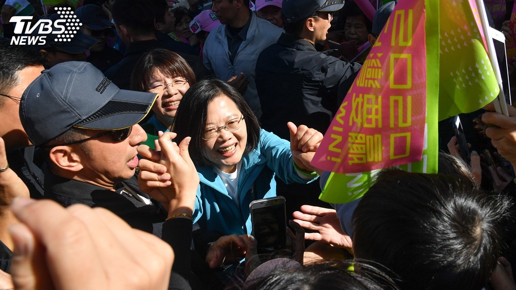 週刊指韓國瑜曾申請移民加拿大 蔡總統:應說清楚