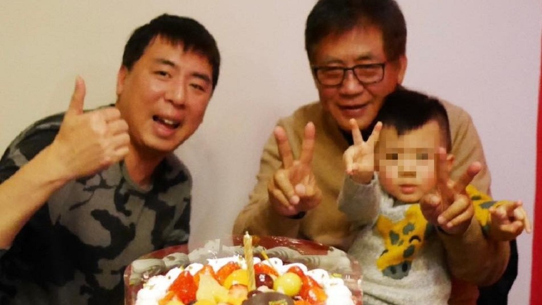 梁赫群(圖左)表示兒子出生後,和父親梁修身(圖右)關係變親近。(圖/翻攝自梁赫群臉書)