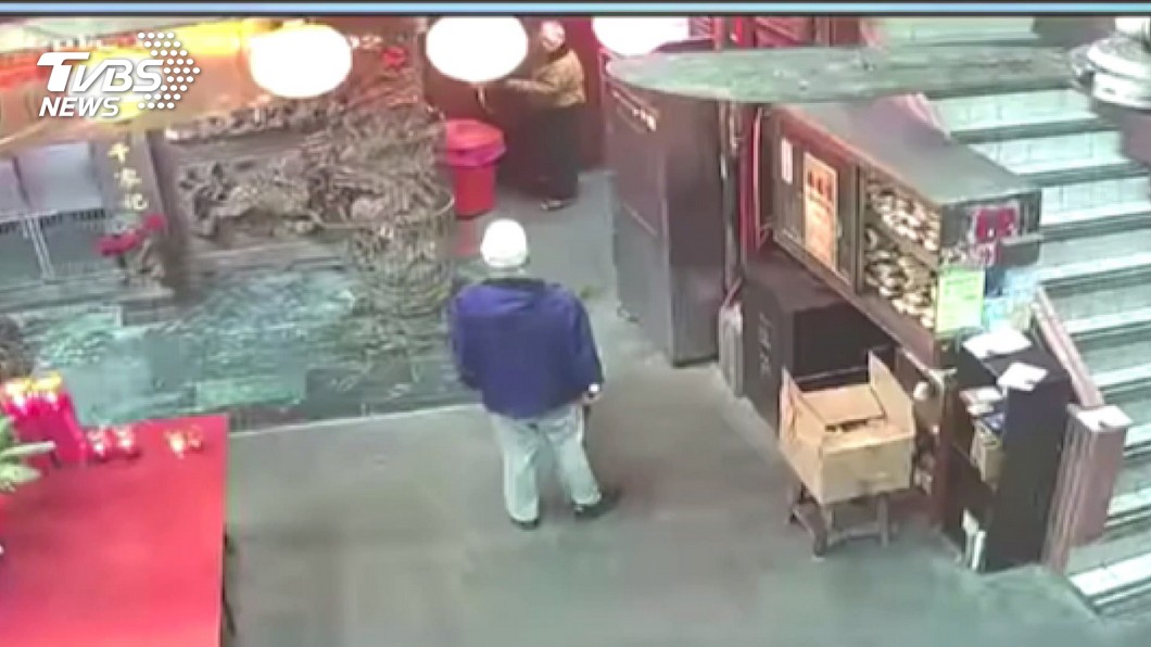 不滿睡覺被趕! 惡男暗夜「棒擊」8旬廟公