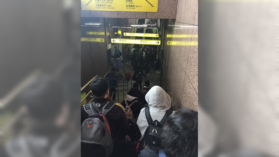 搭車回花蓮投票…她見車廂1幕險飆淚：年輕人都回來了