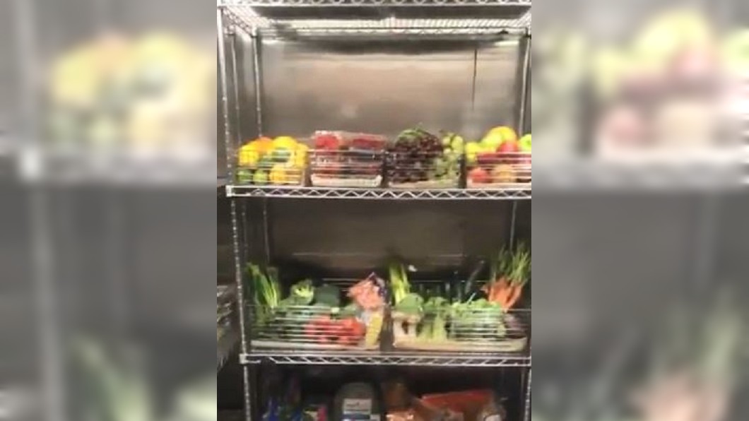 獨立冷藏室、製冰機 金卡達夏秀超奢華廚房