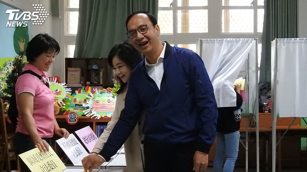民眾爭相合影　朱立倫：以市民身分投票心情輕鬆