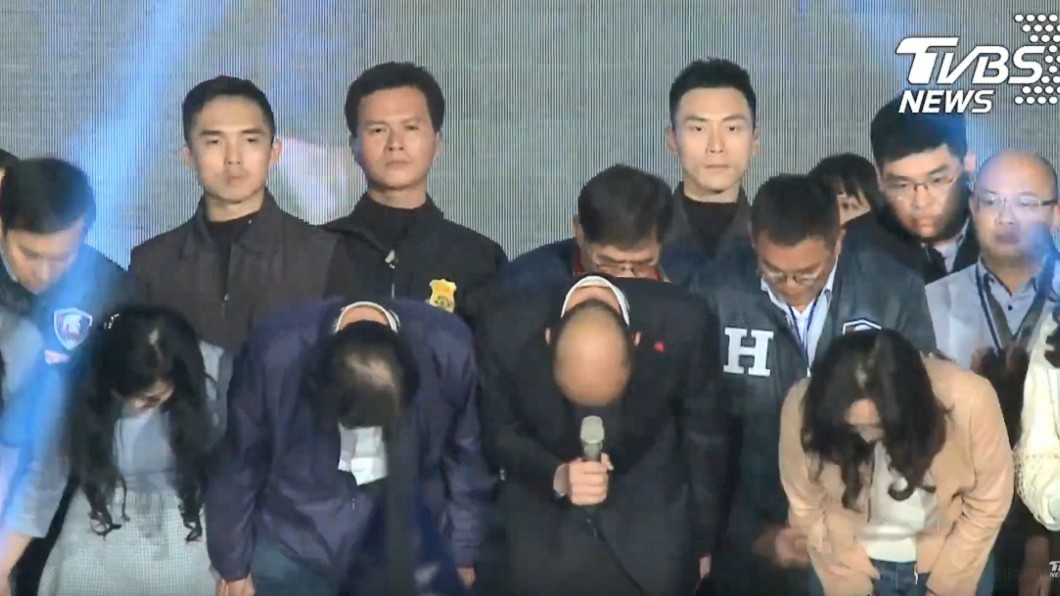 韓國瑜敗選後向選民致意。(圖/TVBS)