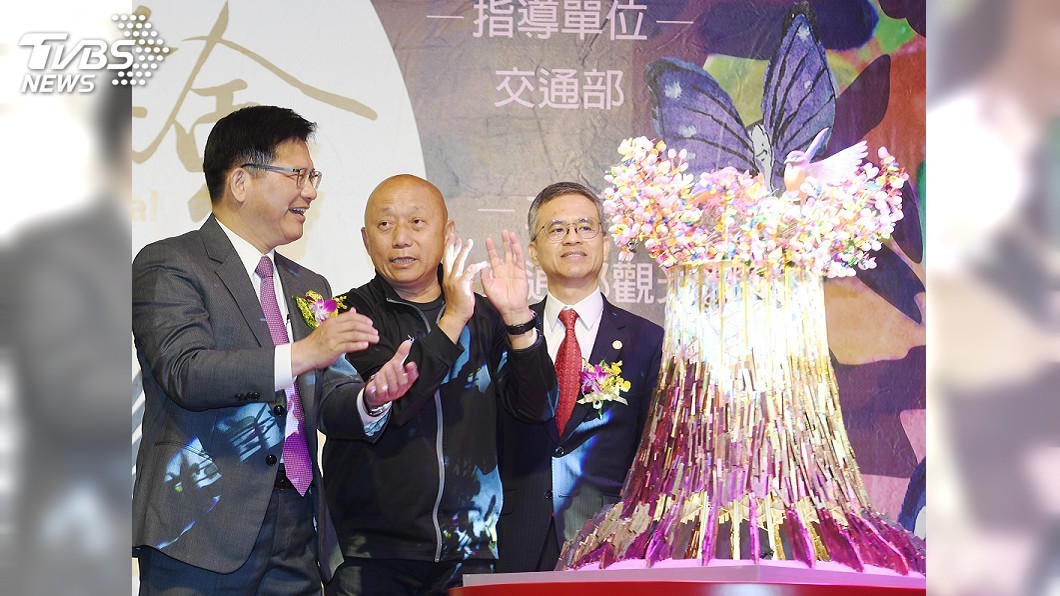 台灣燈會「光之樹」 體驗明月高掛旭日東升