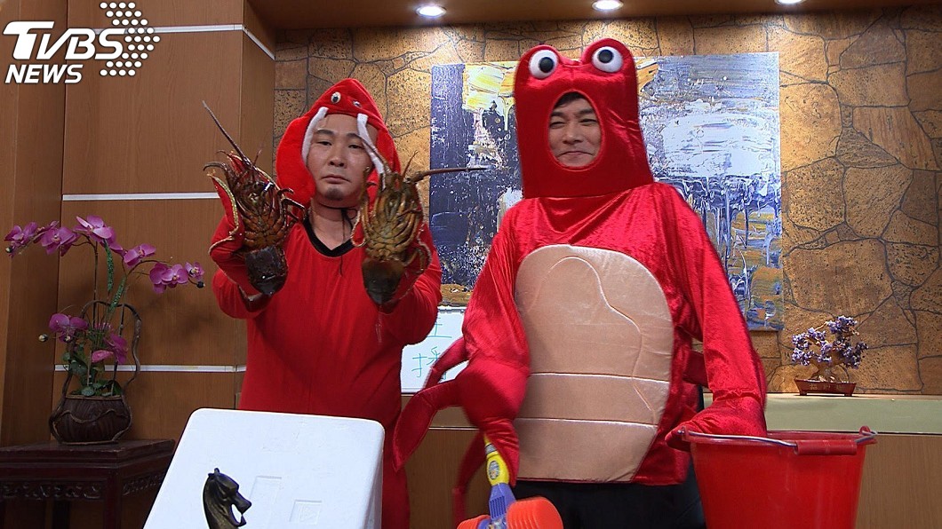 王中皇(圖右)在《多情城市》中演馬俊麟的爸爸。(圖/民視提供)
