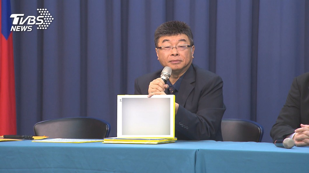 搭機被台灣年輕人大罵　邱毅：想揍他一拳