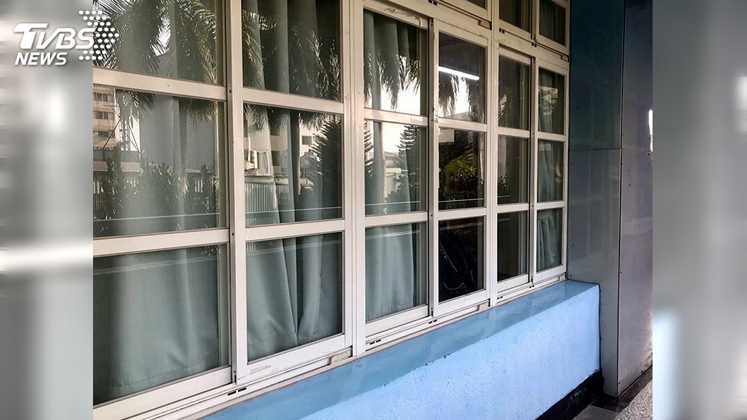 大火濃煙惡臭學校閉門窗　立委批高雄市府應變慢