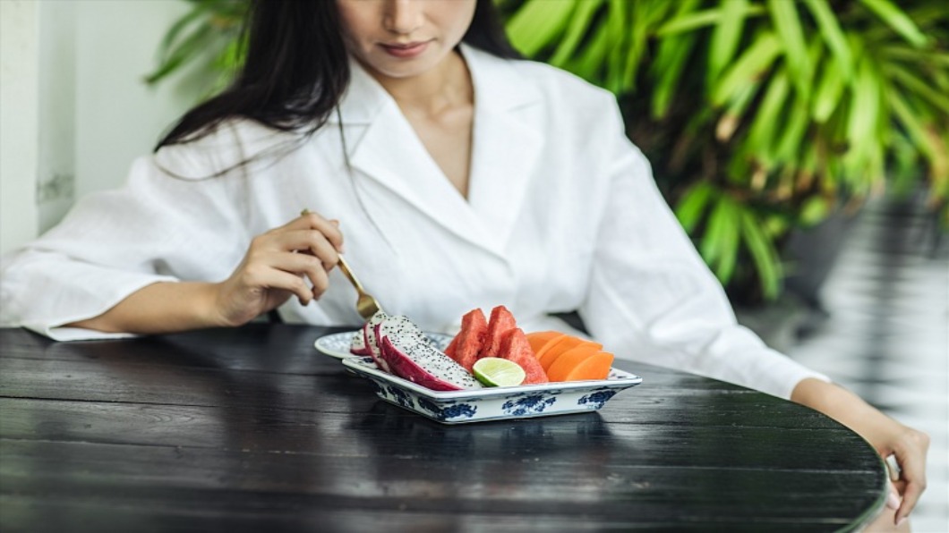 一人經濟擴大 外食外送增.洗衣咖啡店夯