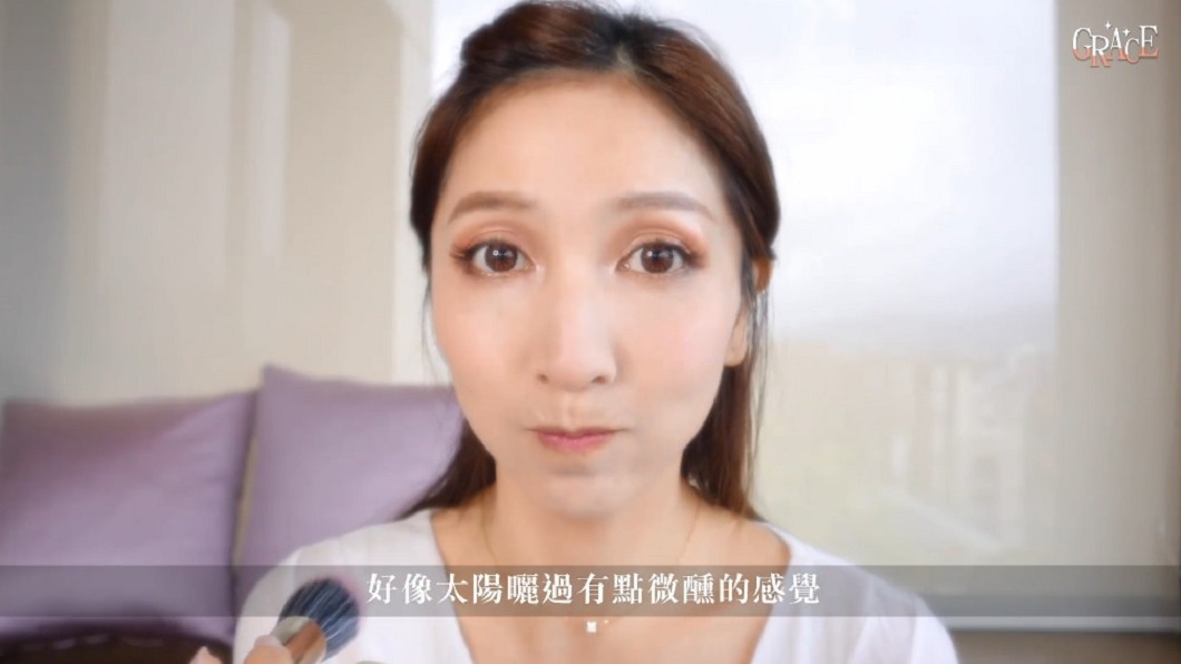 阿翔妻子Grace在網上分享教化妝影片。(圖/翻攝自Grace臉書)