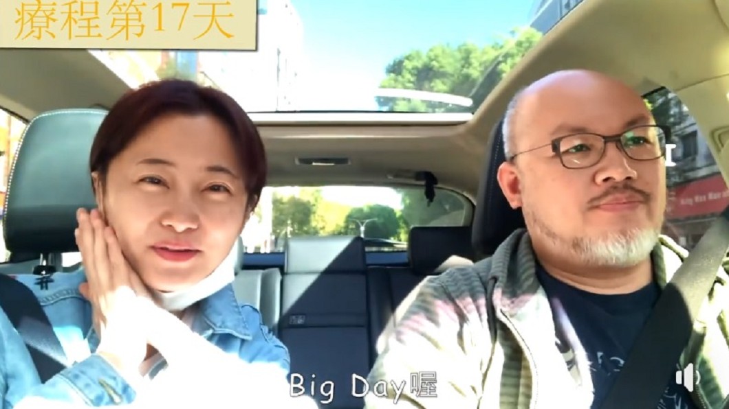 趙小僑日前開心和老公到醫院做療程。(圖/翻攝自趙小僑臉書)