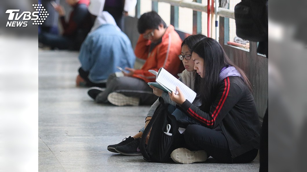 學測英文作文考週年慶 可從不同角色觀點切入