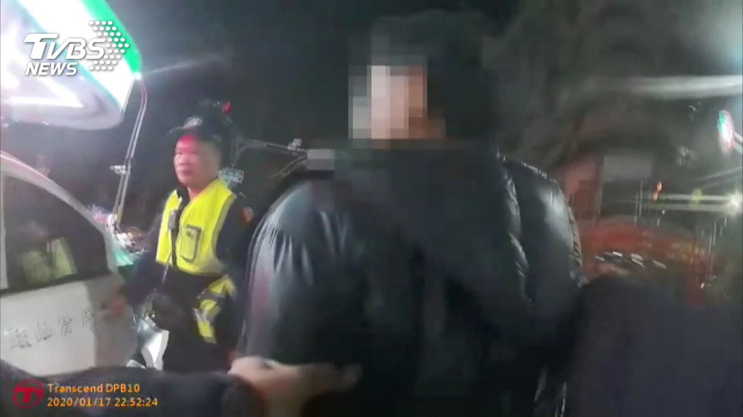 喝酒爆口角!友人反目持利剪狠刺頸部