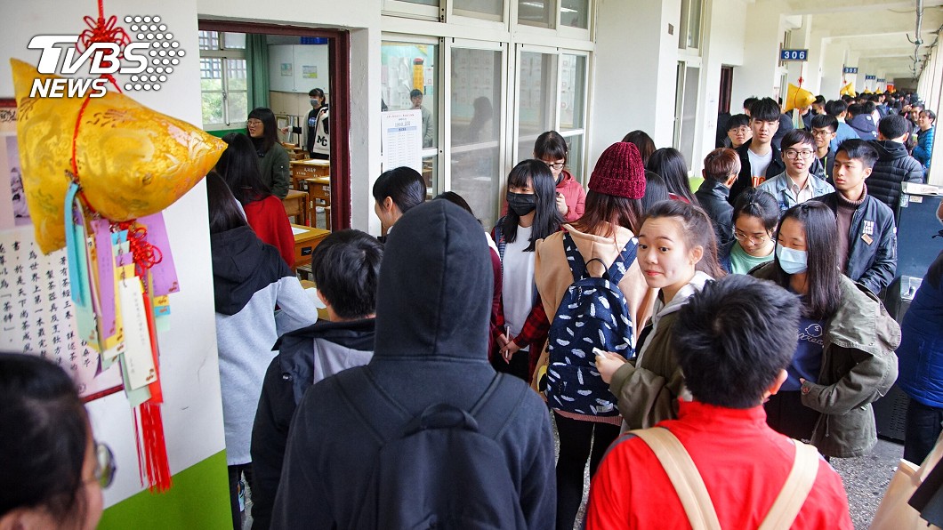 天氣冷颼颼！考生「咳嗽」影響別人　學測加開考場避噪音