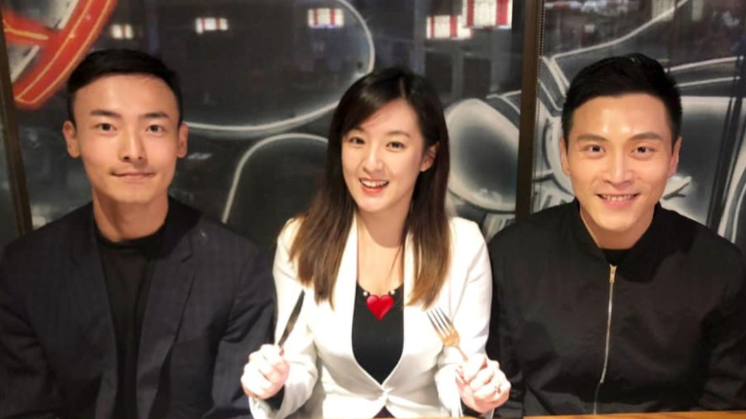韓辦發言人何庭歡與國安特勤林政宏(右)開心合照。(圖/翻攝自何庭歡臉書)