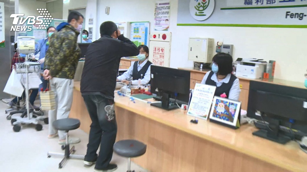 醉父酒駕送兒急診室大鬧　母幫腔打斷護理師鼻樑
